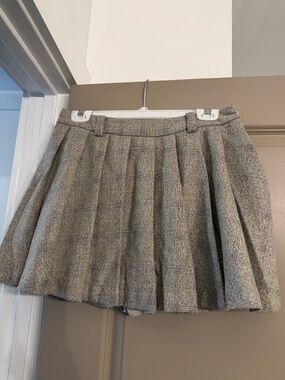 Kourt pleated skirt in grey plaid